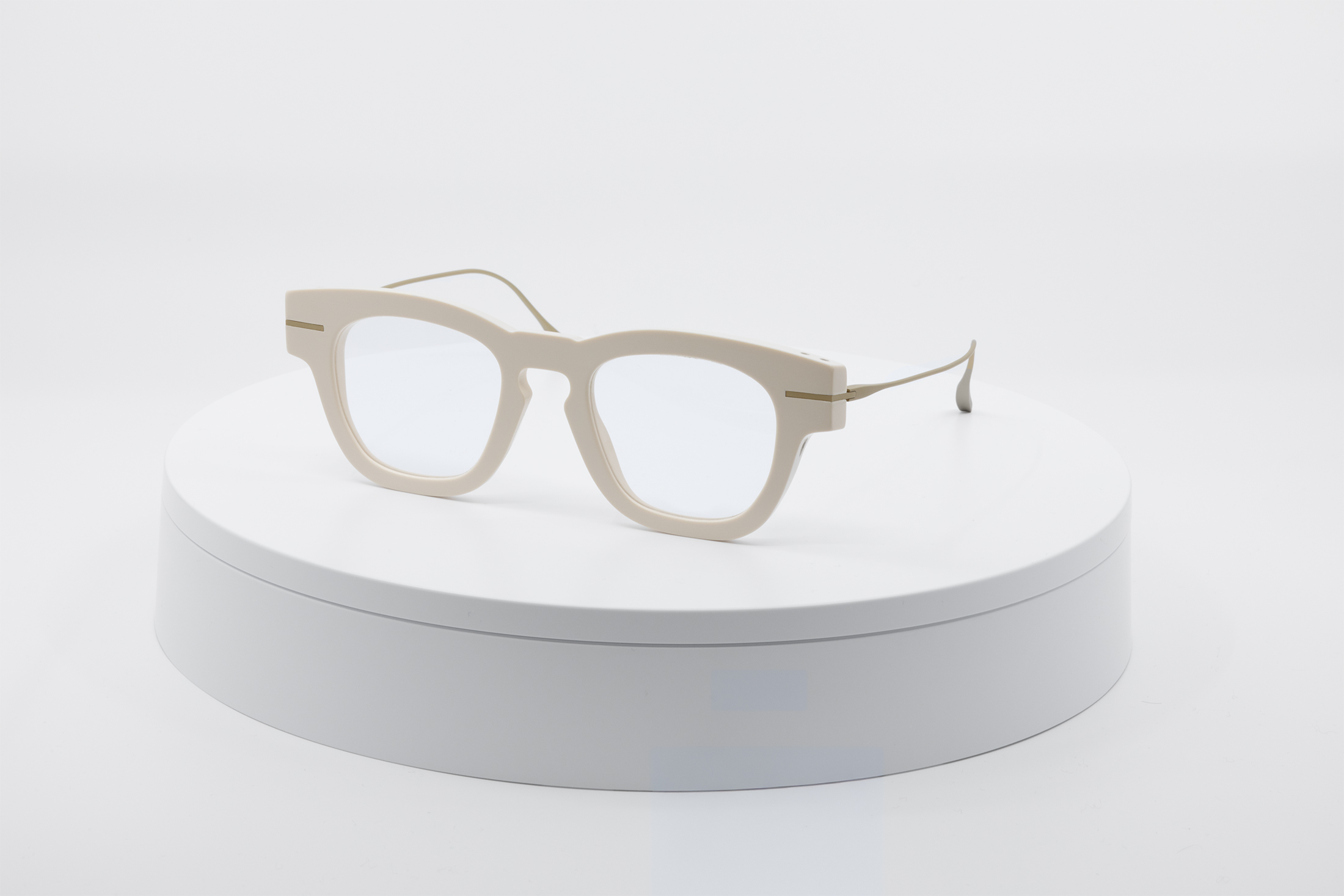 Nov·42 — Ice Gold Opaque angled